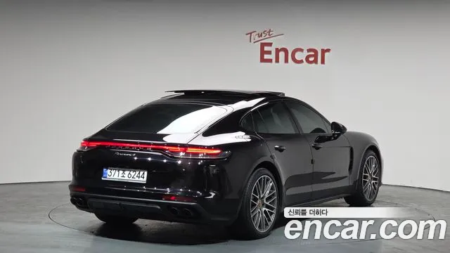 Porsche Panamera 2021 — фото 1