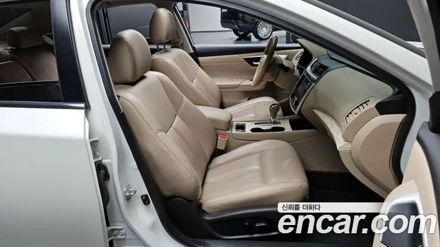 Nissan Altima 2017 — фото 10