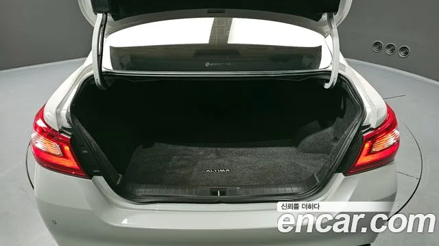 Nissan Altima 2017 — фото 20