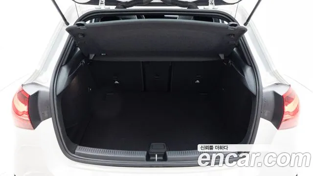Mercedes-Benz A-Class 2025 — фото 11