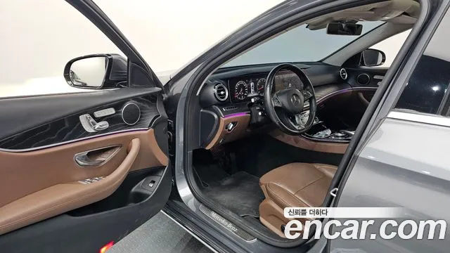 Mercedes-Benz E-Class 2017 — фото 10