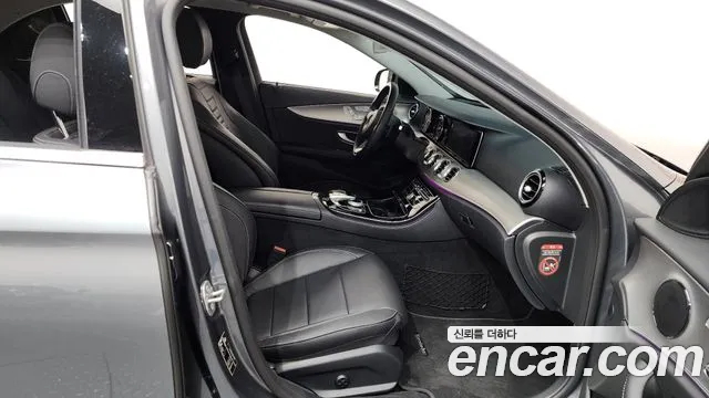 Mercedes-Benz E-Class 2017 — фото 11