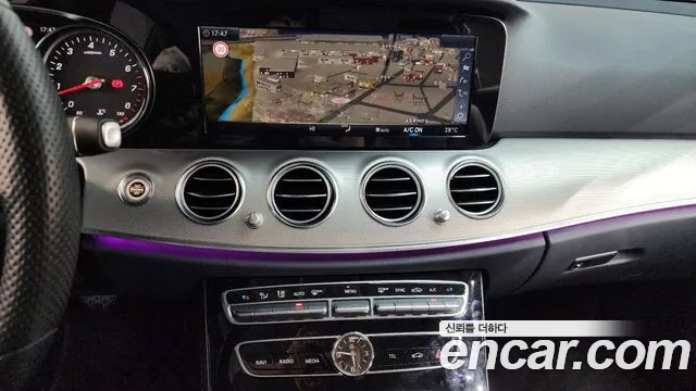Mercedes-Benz E-Class 2017 — фото 14