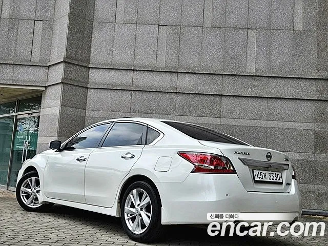 Nissan Altima 2015 — фото 11