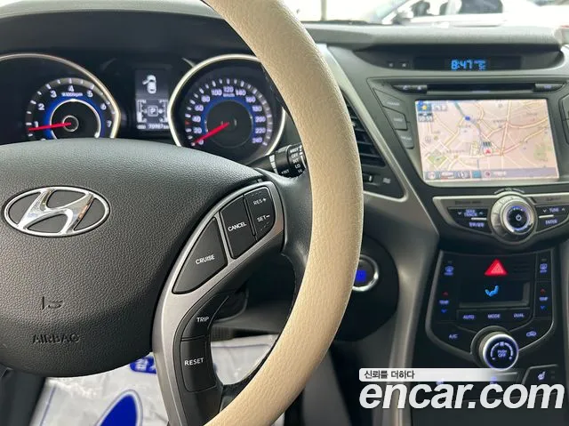 Hyundai AVANTE 2015 — фото 11