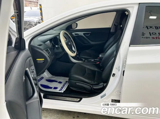 Hyundai AVANTE 2015 — фото 12