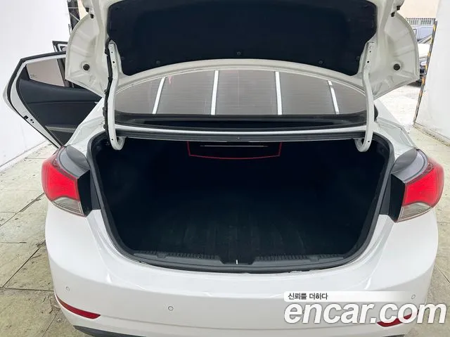 Hyundai AVANTE 2015 — фото 14