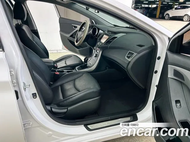 Hyundai AVANTE 2015 — фото 15