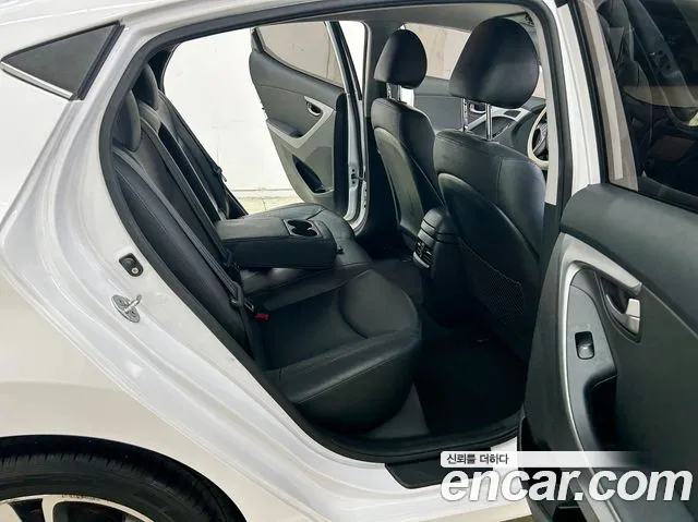 Hyundai AVANTE 2015 — фото 16