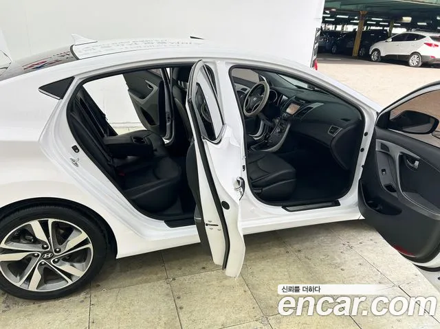 Hyundai AVANTE 2015 — фото 17