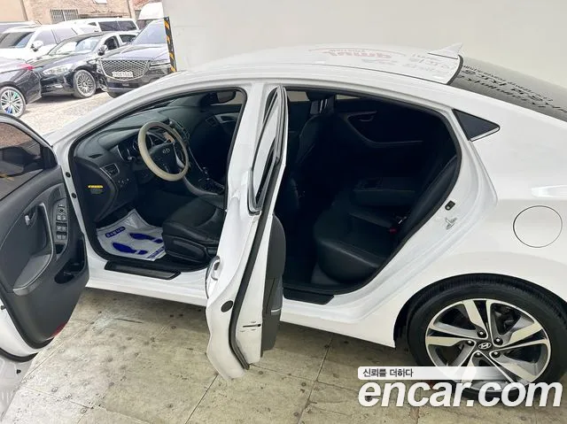 Hyundai AVANTE 2015 — фото 18