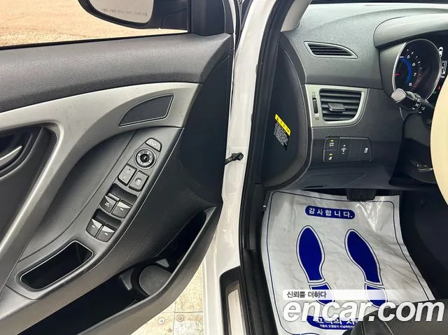 Hyundai AVANTE 2015 — фото 19