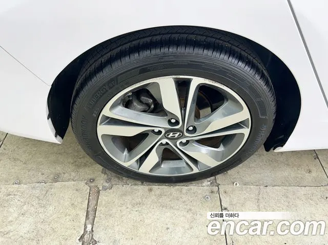 Hyundai AVANTE 2015 — фото 20