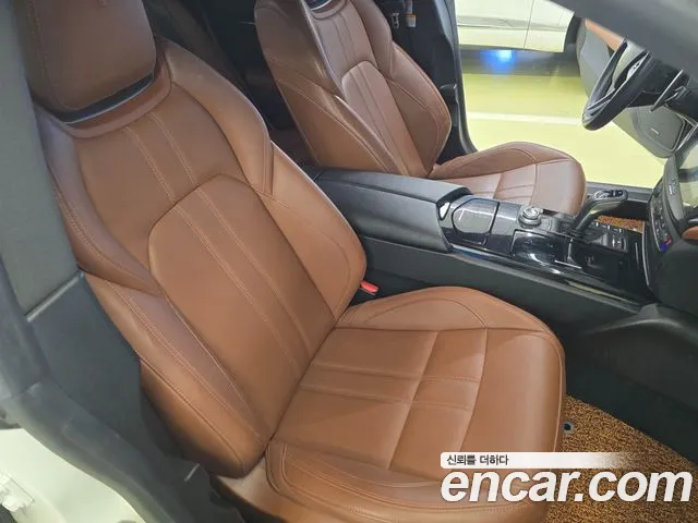 Maserati Ghibli 2019 — фото 11