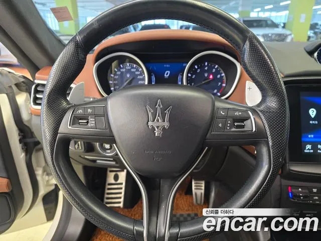 Maserati Ghibli 2019 — фото 14