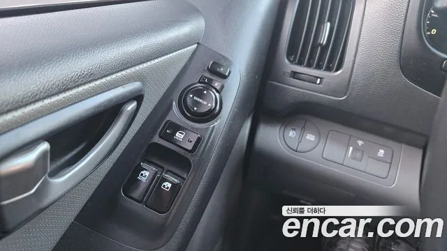 Hyundai Starex 2020 — фото 10