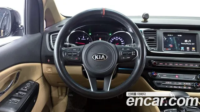 Kia Canival 2017 — фото 13