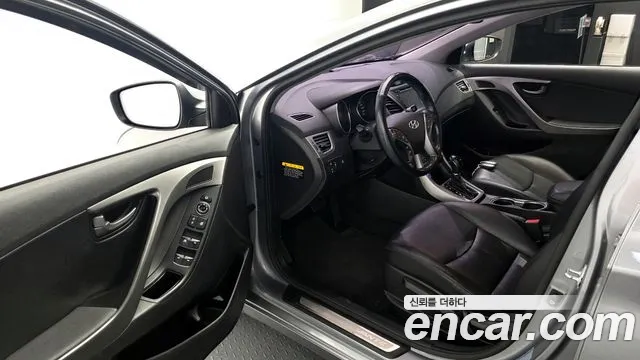 Hyundai AVANTE 2015 — фото 10
