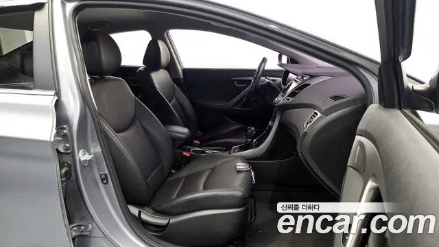 Hyundai AVANTE 2015 — фото 11