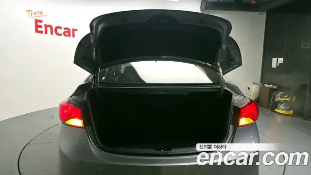Hyundai AVANTE 2015 — фото 20
