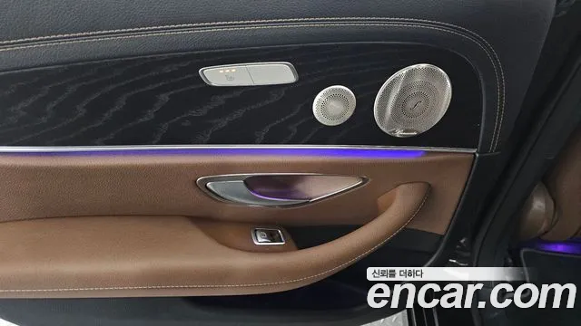 Mercedes-Benz E-Class 2021 — фото 17