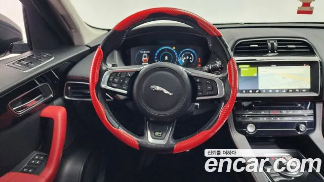 Jaguar F-PACE 2017 — фото 13