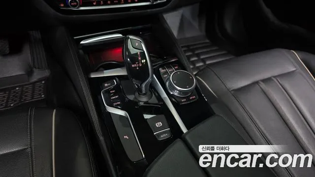 BMW 5-Series 2018 — фото 9