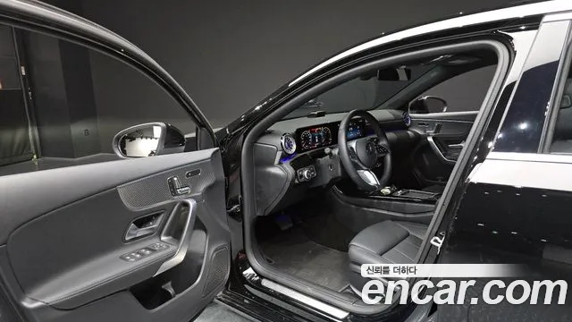 Mercedes-Benz A-Class 2024 — фото 10