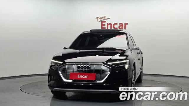 Audi e-tron 2022 — фото 2