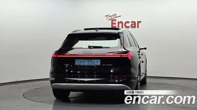 Audi e-tron 2022 — фото 3