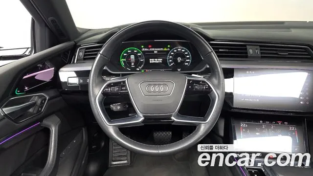 Audi e-tron 2022 — фото 12