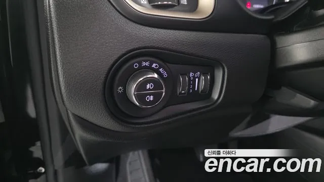 Jeep Renegade 2017 — фото 18