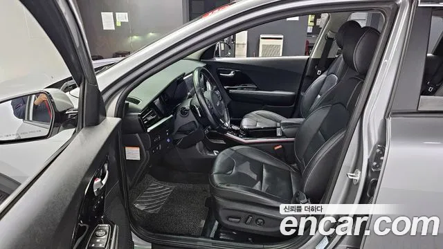 Kia Niro 2022 — фото 10