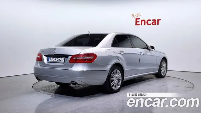 Mercedes-Benz E-Class 2010 — фото 2