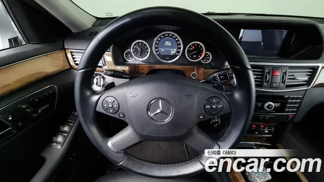 Mercedes-Benz E-Class 2010 — фото 13