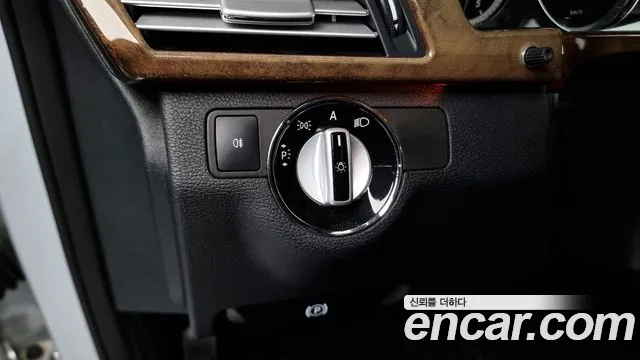 Mercedes-Benz E-Class 2010 — фото 19