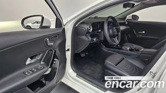 Mercedes-Benz A-Class 2020 — фото 10