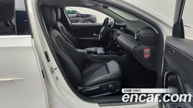 Mercedes-Benz A-Class 2020 — фото 11