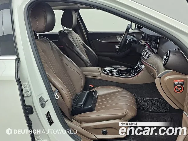 Mercedes-Benz E-Class 2017 — фото 10