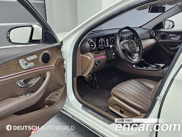 Mercedes-Benz E-Class 2017 — фото 11