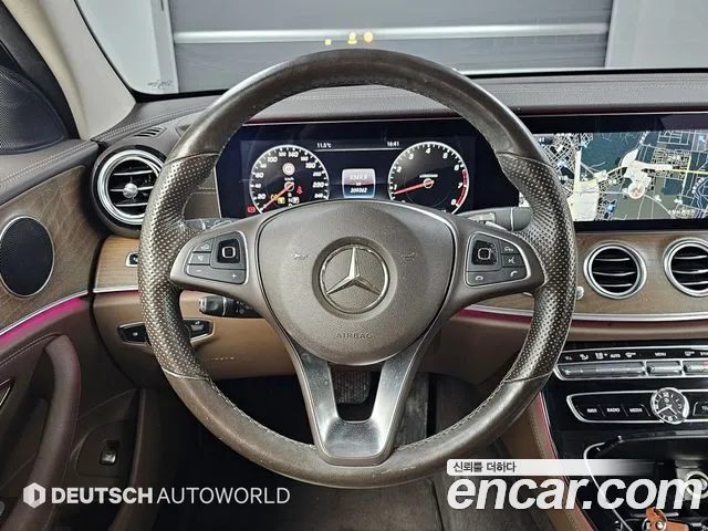 Mercedes-Benz E-Class 2017 — фото 13