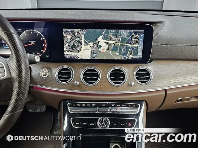 Mercedes-Benz E-Class 2017 — фото 14