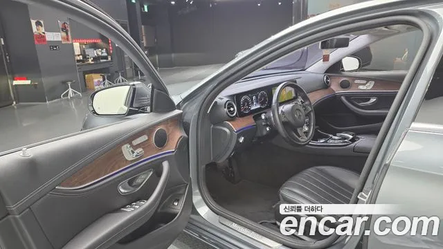 Mercedes-Benz E-Class 2017 — фото 11