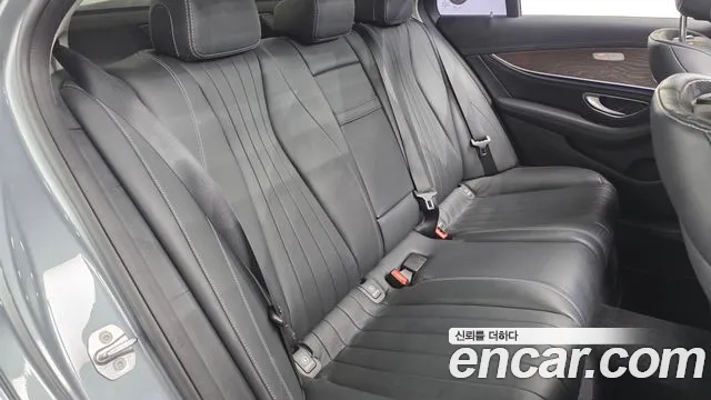 Mercedes-Benz E-Class 2017 — фото 12