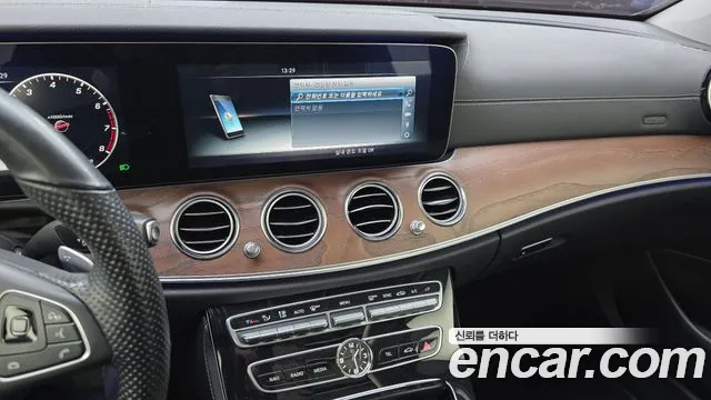 Mercedes-Benz E-Class 2017 — фото 14