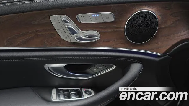 Mercedes-Benz E-Class 2017 — фото 16
