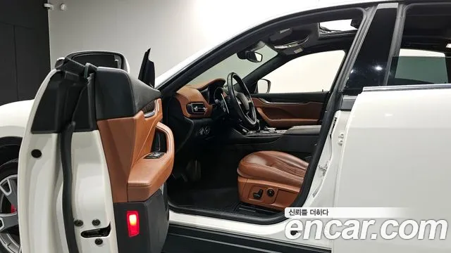 Maserati Levante 2017 — фото 10