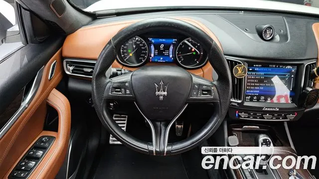 Maserati Levante 2017 — фото 13
