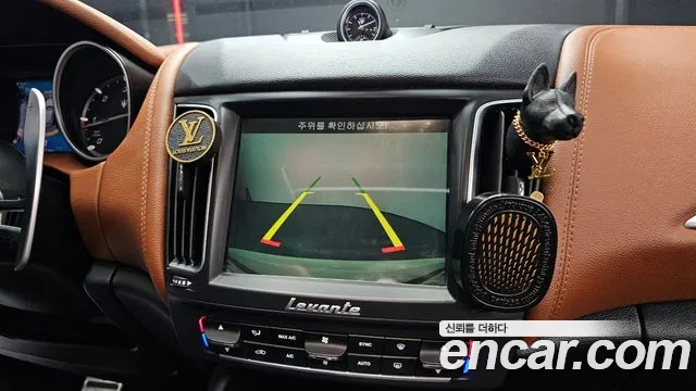 Maserati Levante 2017 — фото 16