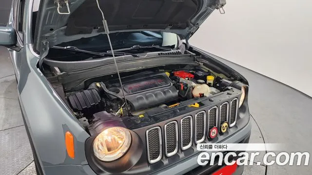 Jeep Renegade 2018 — фото 6